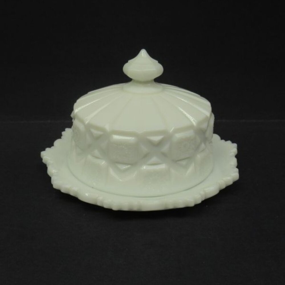 Westmoreland Milk Glass OLD QUILT Round Cheese or Butter Dish with Lid
